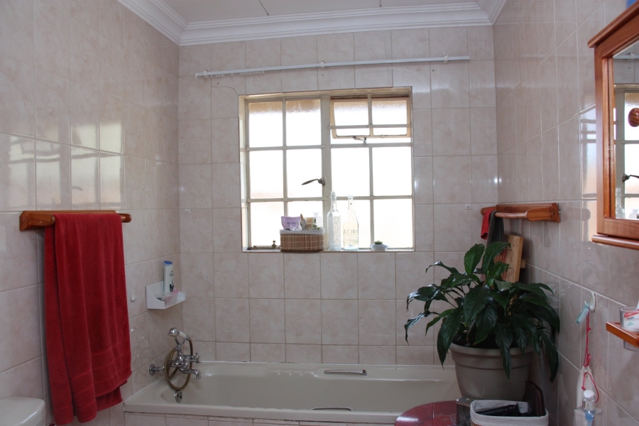 3 Bedroom Property for Sale in Langenhovenpark Free State